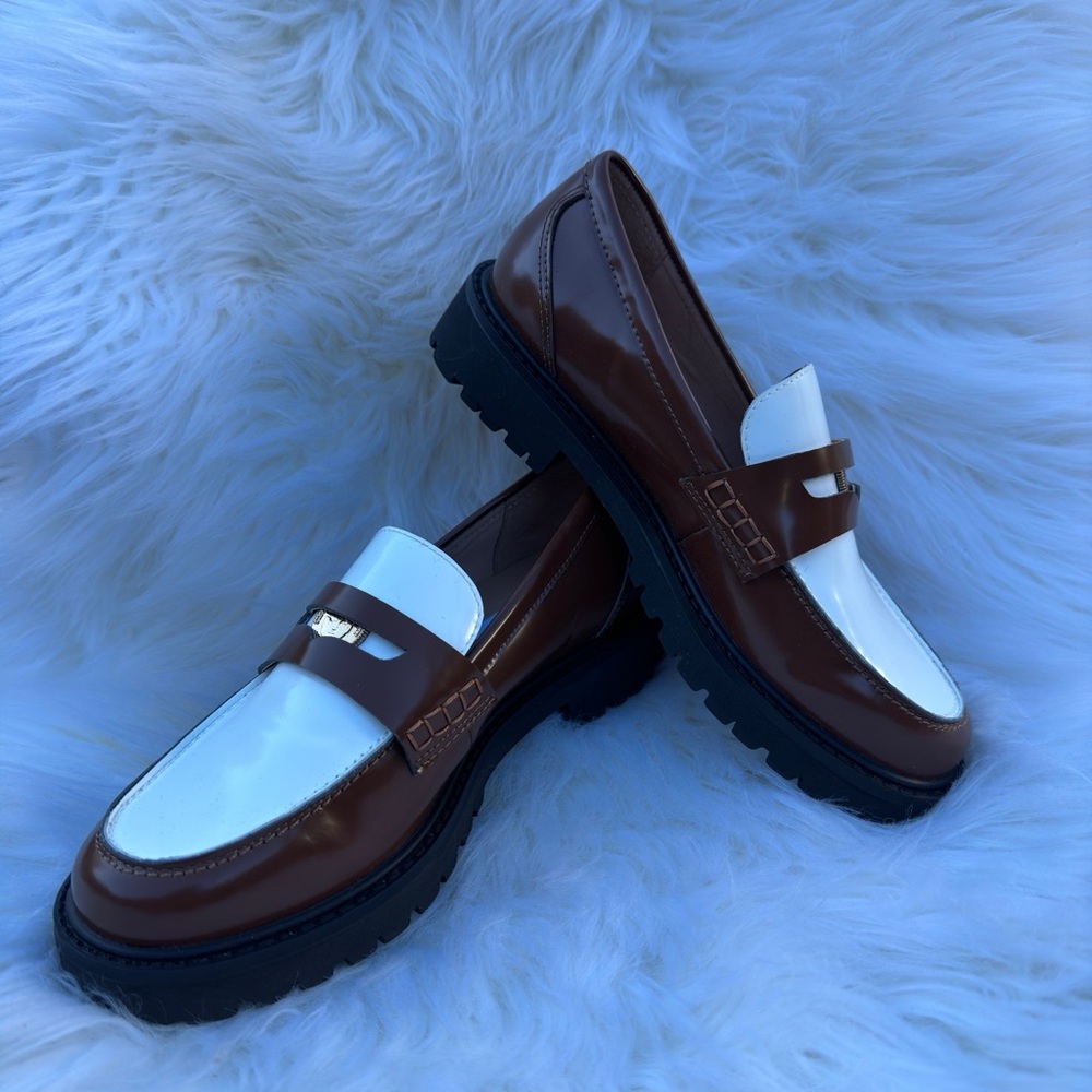 STEVE MADDEN LOAFER BROWN AND WHITE NEVER WORN SIZE 6